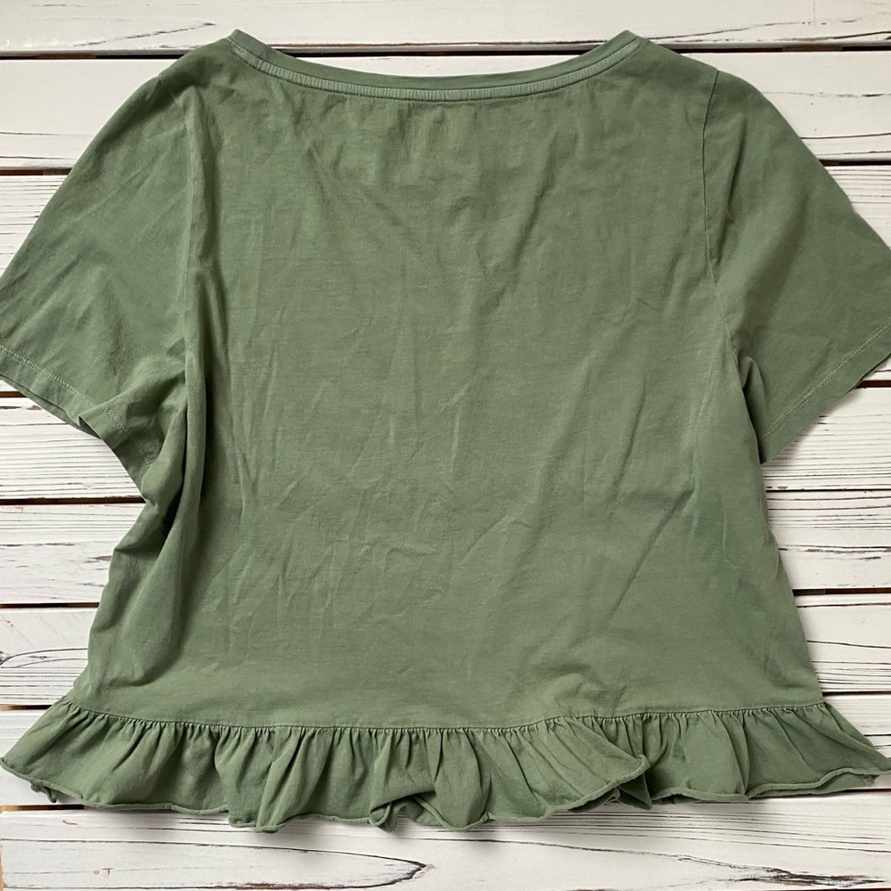 GAP Ruffle Hem Tee - Picture 2 of 4